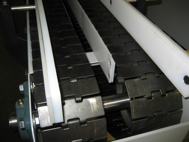 conveyor belt with dividers